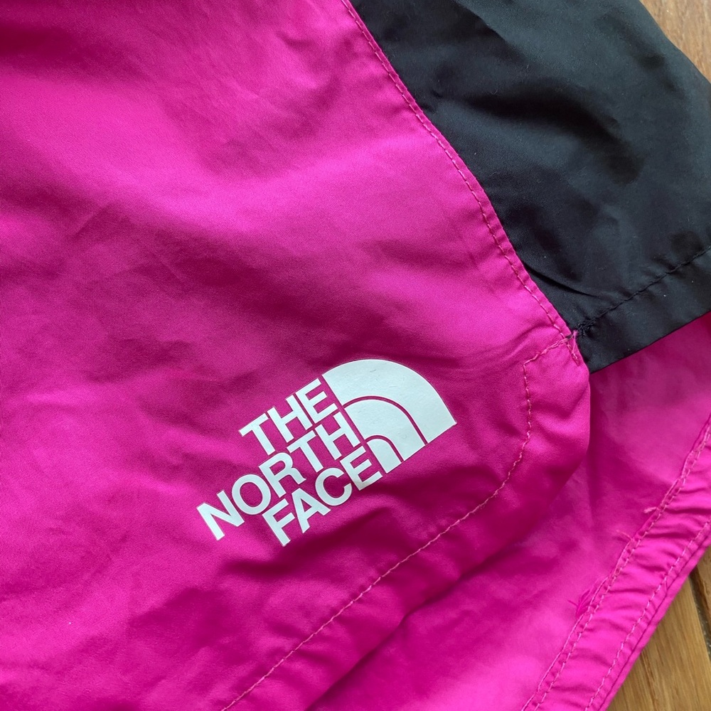 NWOT The North Face Fuchsia and Black Girls' Shorts - Picture 4 of 9